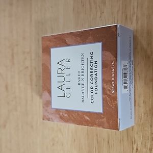 Laura Geller  Baked and Brighten Color Correction Foundation